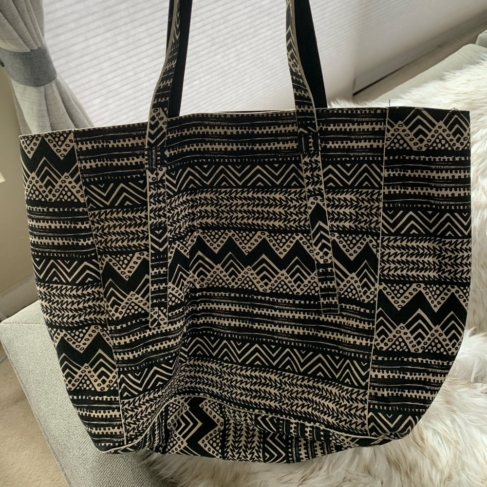 Reversible tote - Picture 2 of 4